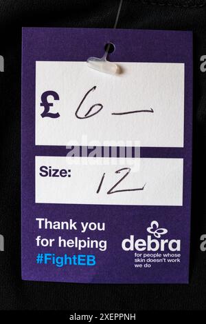 Merci d'avoir aidé à étiqueter les vêtements achetés dans la boutique de charité debra Banque D'Images