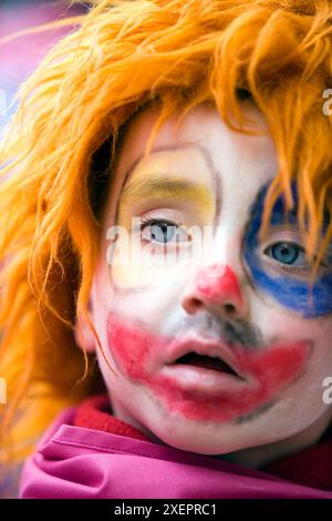 Garçon de 4 ans. Carnaval, Gipuzkoa, l'Euskadi. L'Espagne. Banque D'Images