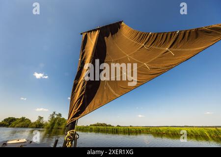 Voyage en barge de tourbe sur la rivière Hamme de Worpswede à Osterholz-Scharmbeck, basse-Saxe, Allemagne Banque D'Images