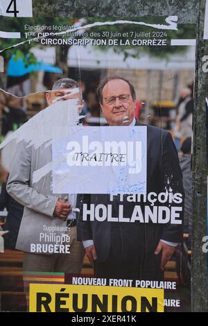 Corrèze, France. 28 juin 2024. François Hollande a qualifié de « traître ». L’ancien Président de la République française est candidat aux élections législatives des 30 juin et 7 juillet 2024 en Corrèze. Ici, sur son affiche électorale, le qualificatif « traître » a été ajouté. François Hollande fait partie de la coalition électorale « Nouveau Front populaire ». Corrèze, Limousin, France, Europe. Crédit : photo de HM images/Alamy Live News. Banque D'Images