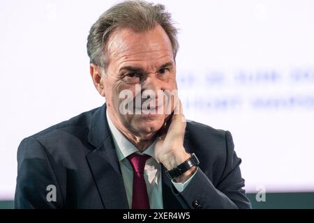 Marignane, France. 25 juin 2024. Renaud Muselier, Président de la région Sud, est vu lors de l’inauguration officielle du nouveau terminal 1. Le terminal 1 de l’aéroport Marseille Provence de Marignane est officiellement inauguré après un projet complet d’agrandissement et de modernisation de 22 000 m2 conçu par le cabinet d’architectes Foster and Partners. Crédit : SOPA images Limited/Alamy Live News Banque D'Images