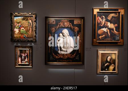 Sotheby's Old Master & 19 Century Paintings Evening Auction ouvre à Londres, sur la vue du public avant une vente aux enchères le 3 juillet. L'offre comprend des œuvres de Botticelli, Canaletto, Rubens, Sir Joshua Eynolds, Tiepolo, entre autres. Banque D'Images