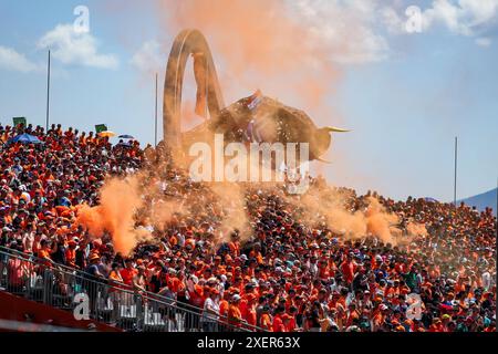 Spielberg, Autriche. 29 juin 2024. Orange Army fans de Max Verstappen dans les tribunes lors du Grand Prix d'Autriche de formule 1 Qatar Airways 2024, 11ème manche du Championnat du monde de formule 1 2024 du 28 au 30 juin 2024 sur le Red Bull Ring, à Spielberg, Autriche - photo Florent Gooden/DPPI crédit: DPPI Media/Alamy Live News Banque D'Images