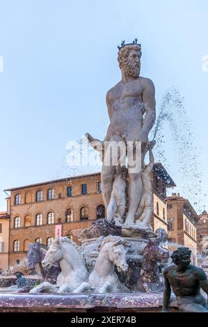 Vue de la fontaine de Neptune sur la Piazza della Signoria, Florence, Italie, un chef-d'œuvre de la Renaissance par Bartolomeo Ammannati symbolisant la puissance du Banque D'Images