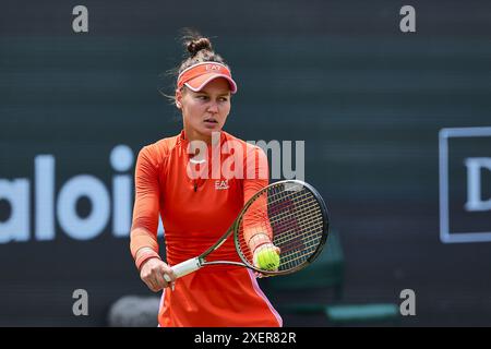 Bad Homburg, Hesse, Allemagne. 29 juin 2024. Veronika Kudermetova sert pendant le BAD HOMBURG OPEN présenté par SOLARWATTT- WTA500 - Tennis féminin (crédit image : © Mathias Schulz/ZUMA Press Wire) USAGE ÉDITORIAL SEULEMENT! Non destiné à UN USAGE commercial ! Banque D'Images