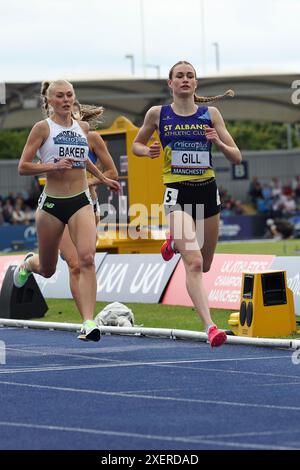 Manchester, Royaume-Uni. 29 juin 2024. Phoebe Gill de St Albans AC remportant sa chaleur contre Ellie Baker de Brighton Phoenix au 800m au UK Athletic Championship à Manchester crédit : Mark Easton/Alamy Live News Banque D'Images