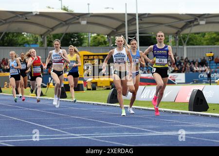 Manchester, Royaume-Uni. 29 juin 2024. Phoebe Gill de St Albans AC remportant sa chaleur contre Ellie Baker de Brighton Phoenix au 800m au UK Athletic Championship à Manchester crédit : Mark Easton/Alamy Live News Banque D'Images