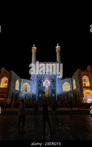 Naqsh-e Jahan (Naqshe Jahan) Square (Shah Square), également connu sous le nom de place Imam la nuit, Ispahan, Iran Banque D'Images