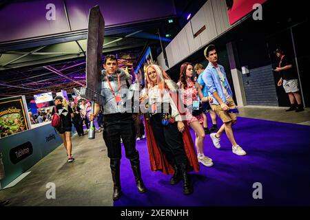 ROTTERDAM - visiteurs lors de l'événement international TwitchCon Europe à Ahoy. L’événement a réuni des milliers de joueurs et streamers. ANP LEVIN DEN BOER pays-bas Out - belgique Out Banque D'Images