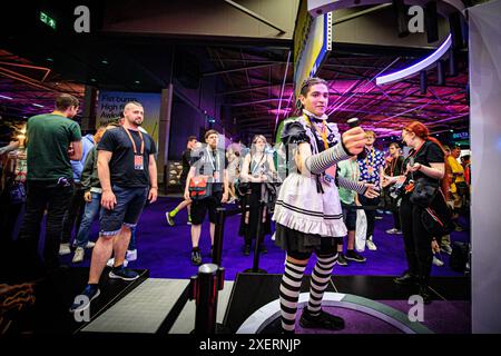 ROTTERDAM - visiteurs lors de l'événement international TwitchCon Europe à Ahoy. L’événement a réuni des milliers de joueurs et streamers. ANP LEVIN DEN BOER pays-bas Out - belgique Out Banque D'Images