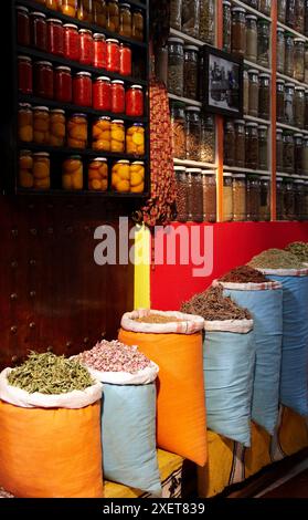 Herboristeria, Medina de Marrakech, Haut Atlas, Maroc. Banque D'Images