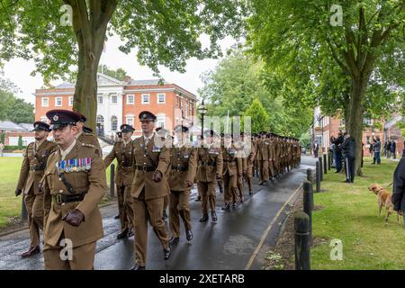 Warrington, Cheshire, Angleterre - 29 juin 2024 - les membres du 75 Engineers Regiment ont défilé au cœur de Warrington dans le cadre de la semaine des forces armées. Les réservistes de l'armée basés à Orford Barracks exerçaient leur droit en tant que libres de Warrington d'avancer sur le centre-ville. Le 75 Engineers Regiment (Volunteers) a reçu la liberté de l'arrondissement en mai 2013, en reconnaissance de la longue et étroite association entre le conseil et le régiment. Crédit : John Hopkins/Alamy Live News Banque D'Images