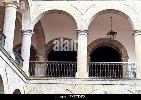 GUADALAJARA, JALISCO, MEXIQUE : la cour intérieure du Congreso del Estado de Jalisco (Congrès de l'État de Jalisco). Banque D'Images