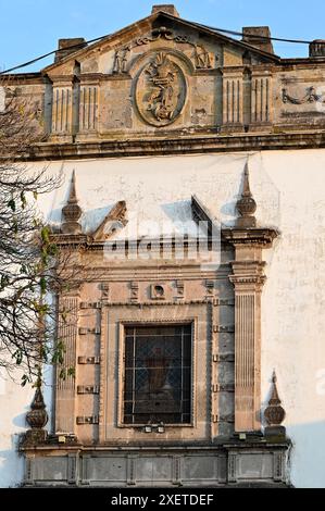 GUADALAJARA, JALISCO, MEXIQUE : de nombreuses fenêtres de Zona Centro ont été conçues il y a des siècles et peuvent être très élaborées dans leurs décorations. Banque D'Images