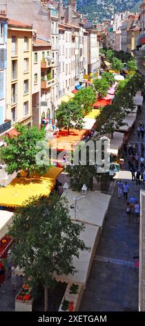 Bâches colorées de foire Mercheants cours Lafayette Toulon en Provence Banque D'Images