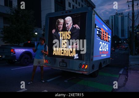 Atlanta, Géorgie, États-Unis. 27 juin 2024. Les manifestants se rassemblent près du site du débat présidentiel de CNN à Atlanta (crédit image : © Robin Rayne/ZUMA Press Wire) À USAGE ÉDITORIAL EXCLUSIF ! Non destiné à UN USAGE commercial ! Banque D'Images