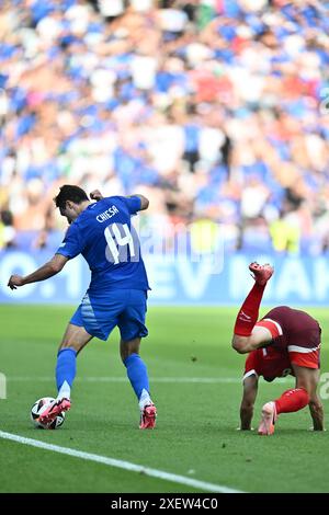 BERLIN, ALLEMAGNE - JUIN 29 : L'Italien Federico Chiesa contrôle le ballon lors du match entre la Suisse et l'Italie lors de la ronde 16 - UEFA EURO 2024 à l'Olympiastadion le 28 juin 2024 à Berlin, Allemagne. Photo de Sebastian Frej crédit : Sebo47/Alamy Live News Banque D'Images