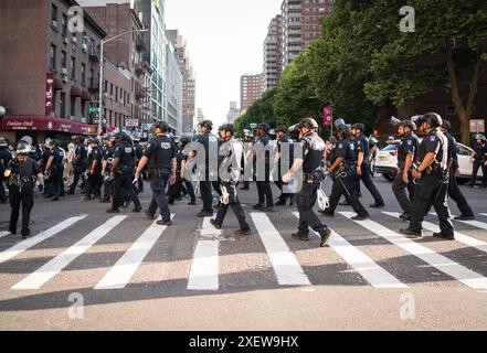 New York Ciy, États-Unis. 29 juin 2024. Des manifestants pro-palestiniens se sont rassemblés au Madison Sqaure Park à New York City, NY, et ont défilé vers Manhattan Center pour tenter de perturber le président Joe Biden qui assistait à un événement de campagne le 29 juin 2024. (Photo de Steve Sanchez/Sipa USA). Crédit : Sipa USA/Alamy Live News Banque D'Images