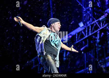 Clisson, France. 29 juin 2024. Bruce Dickinson se produisant sur scène au Hellfest Open Air Festival à Clisson, France, le 29 juin 2024. Photo de Julien Reynaud/APS-médias/ABACAPRESS. COM Credit : Abaca Press/Alamy Live News Banque D'Images