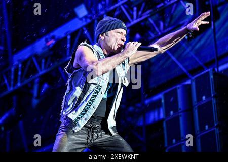 Clisson, France. 29 juin 2024. Bruce Dickinson se produisant sur scène au Hellfest Open Air Festival à Clisson, France, le 29 juin 2024. Photo de Julien Reynaud/APS-médias/ABACAPRESS. COM Credit : Abaca Press/Alamy Live News Banque D'Images