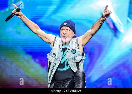 Clisson, France. 29 juin 2024. Bruce Dickinson se produisant sur scène au Hellfest Open Air Festival à Clisson, France, le 29 juin 2024. Photo de Julien Reynaud/APS-médias/ABACAPRESS. COM Credit : Abaca Press/Alamy Live News Banque D'Images