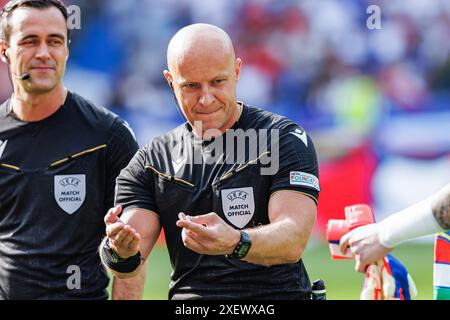 Berlin, Allemagne. 29 juin 2024. L'arbitre Szymon Marciniak, vu en action lors de la manche de 16 de l'UEFA Euro 2024 entre les équipes nationales de Suisse et d'Italie à l'Olympiastadion. Score final ; Suisse 2:0 Italie. Crédit : SOPA images Limited/Alamy Live News Banque D'Images