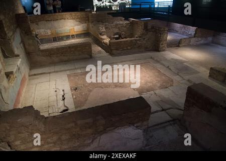 Mozaic romain à Domus dell'Ortaglia, domus romain de I à IV AD dans Museo di Santa Giulia (Musée de la ville de Santa Giulia) dans le complexe monastique de San Salvat Banque D'Images