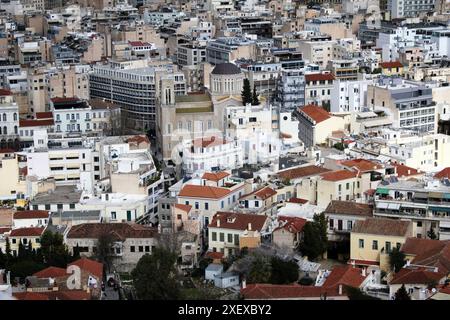 Vue partielle sur la ville d'Athènes depuis la colline de l'Acropole - Athènes, Grèce, 2 février 2020. Banque D'Images