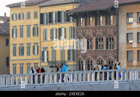 Ponte di Mezzo, Lungarno Mediceo (boulevard le long de l'Arno). Pise. La toscane, italie Banque D'Images