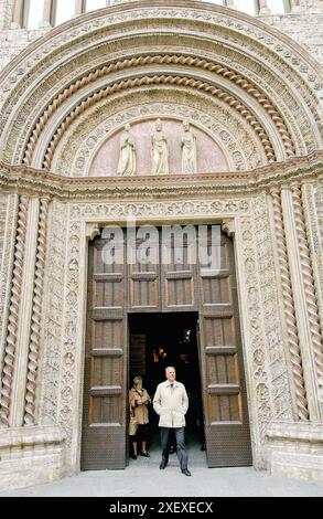 Porte d'entrée du Palazzo dei priori (alias Palazzo Comunale, mairie) abritant la Galerie nationale de l'Ombrie sur la Piazza Quattro novembre. Pérouse. Umbr Banque D'Images