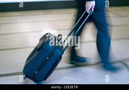 Chariot transportant un homme. Milan. Lombardie, Italie Banque D'Images