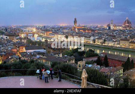 Arno et vue sur la ville depuis la Piazzale Michelangelo. Florence. La toscane, italie Banque D'Images