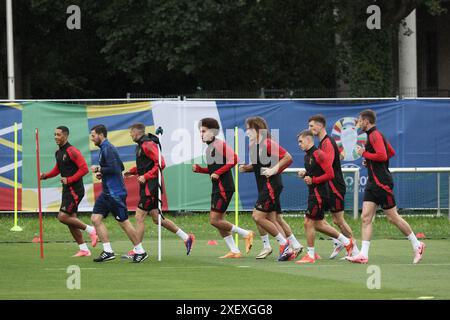 Freiberg, Allemagne. 30 juin 2024. Les Belges Youri Tielemans, Axel Witsel, Wout Faes et Leandro Trossard ont photographié lors d'une séance d'entraînement de l'équipe nationale belge de football Red Devils, dimanche 30 juin 2024 dans leur camp de base à Freiberg am Neckar, Allemagne, lors des Championnats d'Europe de football Euro 2024 de l'UEFA. Lundi, les Diables rouges rencontreront la France dans le Round of 16. BELGA PHOTO BRUNO FAHY crédit : Belga News Agency/Alamy Live News Banque D'Images