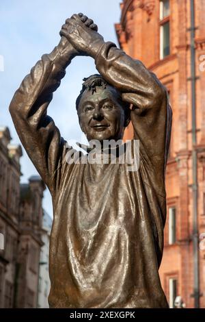 La statue de Brian Clough, au coin des orateurs de Nottingham, Nottingham, Nottinghamshire en ville, Royaume-Uni. Banque D'Images