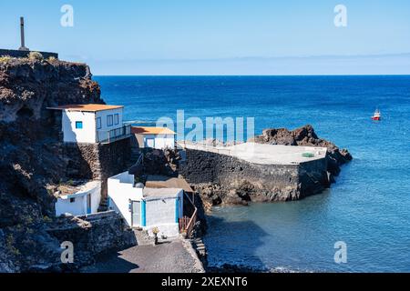 Petits chalets de pêcheurs dans le sud de l'île de la Palma, Fuencaliente, îles Canaries. Banque D'Images