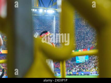 Orage dans le stade, arbitre interrompre le match dans le meilleur des 16 matchs ALLEMAGNE, Danemark. , . Le 29 juin 2024 à Dormund, Allemagne. Photographe : ddp images/STAR-images crédit : ddp Media GmbH/Alamy Live News Banque D'Images