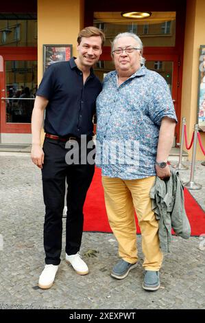 David Kross und Bernd Stegemann BEI der Sondervorführung des Kinofilms Stasikomödie anlässlich der Leander Haußmann Retrospektive im Kino Babylon. Berlin, 29.06.2024 *** David Kross et Bernd Stegemann à la projection spéciale du film Stasikomödie à l'occasion de la rétrospective Leander Haußmann au Babylon Berlin, 29 06 2024 Foto:XA.xBuggex/xFuturexImagex stasikomoedie 4604 Banque D'Images