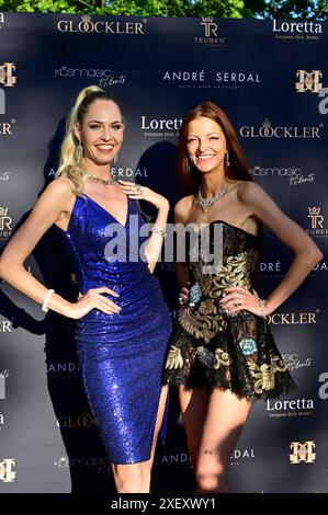 Beatrice Turin und Xenia Prinzessin von Sachsen BEI der Harald Glööckler Fashion Night 2024 im Loretta am Wannsee. Berlin, 28.06.2024 *** Béatrice Turin et Xenia Princesse de Saxe à la soirée Harald Glööckler 2024 à Loretta am Wannsee Berlin, 28 06 2024 Foto:XM.xWehnertx/xFuturexImagex gloeoeckler fashionshow 4618 Banque D'Images