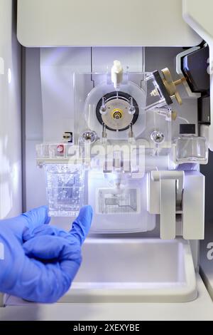 Analyseur génétique pour l'analyse de la qualité des protéines, Laboratoire chimique, recherche agricole et environnementale, Araba, pays basque, Espagne Banque D'Images