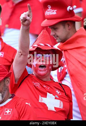 Berlin, Allemagne. 29 juin 2024. Fan de la Suisse lors du match UEFA Euro 2024 entre la Suisse et l'Italie, Round of 16, joué à l'Olympiastadion le 29 juin 2024 à Munich, Allemagne. (Photo de Valeria Witters/Witters/PRESSINPHOTO) crédit : AGENCE SPORTIVE PRESSINPHOTO/Alamy Live News Banque D'Images