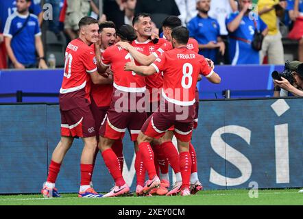 Berlin, Allemagne. 29 juin 2024. Les joueurs suisses célébrant leur but lors du match UEFA Euro 2024 entre la Suisse et l'Italie, Round of 16, ont joué à l'Olympiastadion le 29 juin 2024 à Munich, Allemagne. (Photo de Valeria Witters/Witters/PRESSINPHOTO) crédit : AGENCE SPORTIVE PRESSINPHOTO/Alamy Live News Banque D'Images