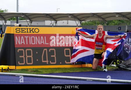 Callum Wilkinson après avoir remporté et établi le record national du 10000 m marche masculin lors de la deuxième journée des essais olympiques et des championnats britanniques d'athlétisme à la Manchester Regional Arena. Date de la photo : dimanche 30 juin 2024. Banque D'Images