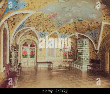 Photo d'intérieur vintage avec plafond décoré, icônes et poêle au Kremlin de Moscou. Empire russe. B. Avanzo, c. 1890-c. 1900 Banque D'Images