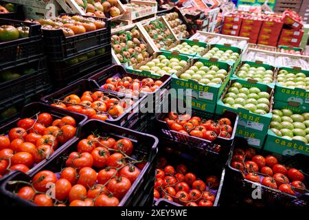 Fruits et légumes Mercabilbao, marché de gros de Basauri, Bilbao, Biscaye, Pays Basque, Espagne. Banque D'Images