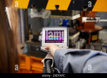 Caméra thermographique, cellule d'estampage à chaud, unité industrielle, industrie automobile, Centre technologique, TECNALIA recherche & innovation, Derio, Bizkaia, Basque Banque D'Images