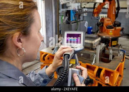 Caméra thermographique, cellule d'estampage à chaud, unité industrielle, industrie automobile, Centre technologique, TECNALIA recherche & innovation, Derio, Bizkaia, Basque Banque D'Images