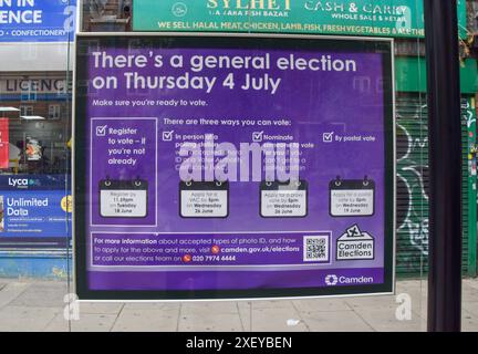 Londres, Royaume-Uni. 30 juin 2024. Une affiche sur un arrêt de bus à Camden affiche des informations sur les élections générales britanniques qui auront lieu le 4 juillet. Crédit : Vuk Valcic/Alamy Live News Banque D'Images