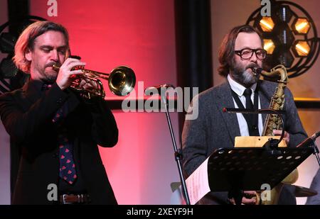 Cracovie. Cracovie. Pologne. 'The Sway Machinery' un groupe juif de rock basé à Brooklyn se produisant au Festival of Jewish culture à Kazimierz, Cracovie, Pologne. Banque D'Images