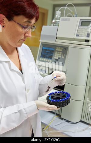 HPLC. Chromatographie liquide à haute performance. Chromatographie liquide à haute pression. Technique de chimie analytique utilisée pour séparer les composants dans Banque D'Images