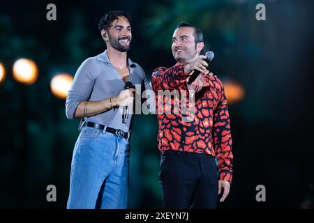 Marco Mengoni se produit en direct à Piazza del Plebiscito à Naples pour le Tropico Tour 2024. Naples-Italie, juin 28. 2024 crédit : Andrea Guli/Alamy Live News Banque D'Images